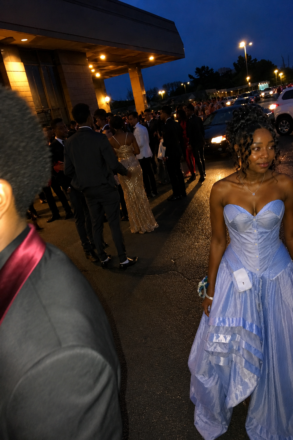 She Walked Into Prom Wearing Her Father’s Work Shirts — Then the Entire Room Went Silent