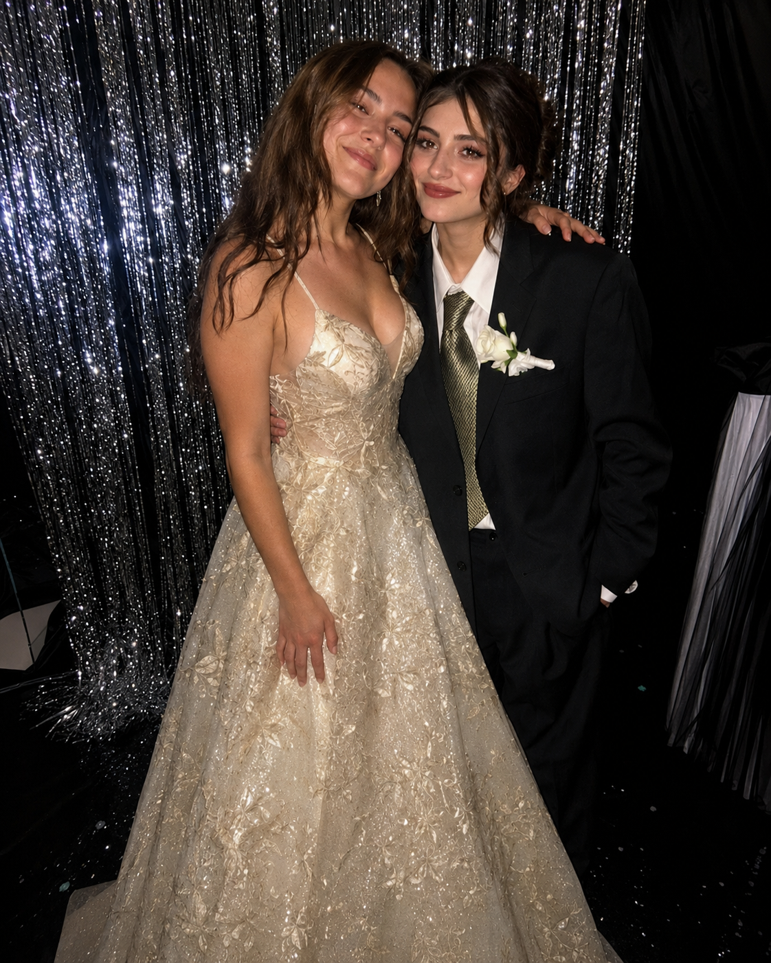 My Daughter Gave up Her Dream Prom Gown to the Girl Who Couldn't Afford One and Wore a Suit Instead – When She Walked Into the Gym, Her Principal Burst Into Tears and Called the Authorities