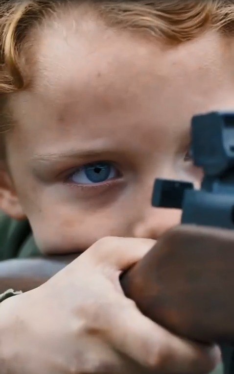 Bully Smashed a Little Girl’s Rifle in Half—Seconds Later, Her One Shot Made the Commander Recognize a Ghost From His Past