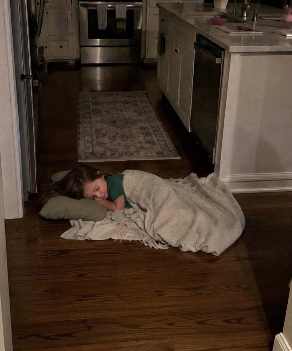 I Came Home from a Work Trip to Find My Daughter Sleeping in the Kitchen – When I Opened Her Childhood Bedroom, I Went Pale