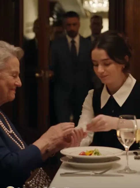 THE NIGHT BROOKLYN’S MOST FEARED MAFIA BOSS WALKED INTO MY RESTAURANT, HE FOUND ME SITTING BESIDE HIS ELDERLY MOTHER WITH HER MEDICATION IN MY HAND—AND WITHIN SECONDS, EVERYONE WAS WATCHING ME. BUT WHY DID ANTONIO RUSSO LOOK AT ME LIKE I HAD JUST CHANGED MY LIFE FOREVER?