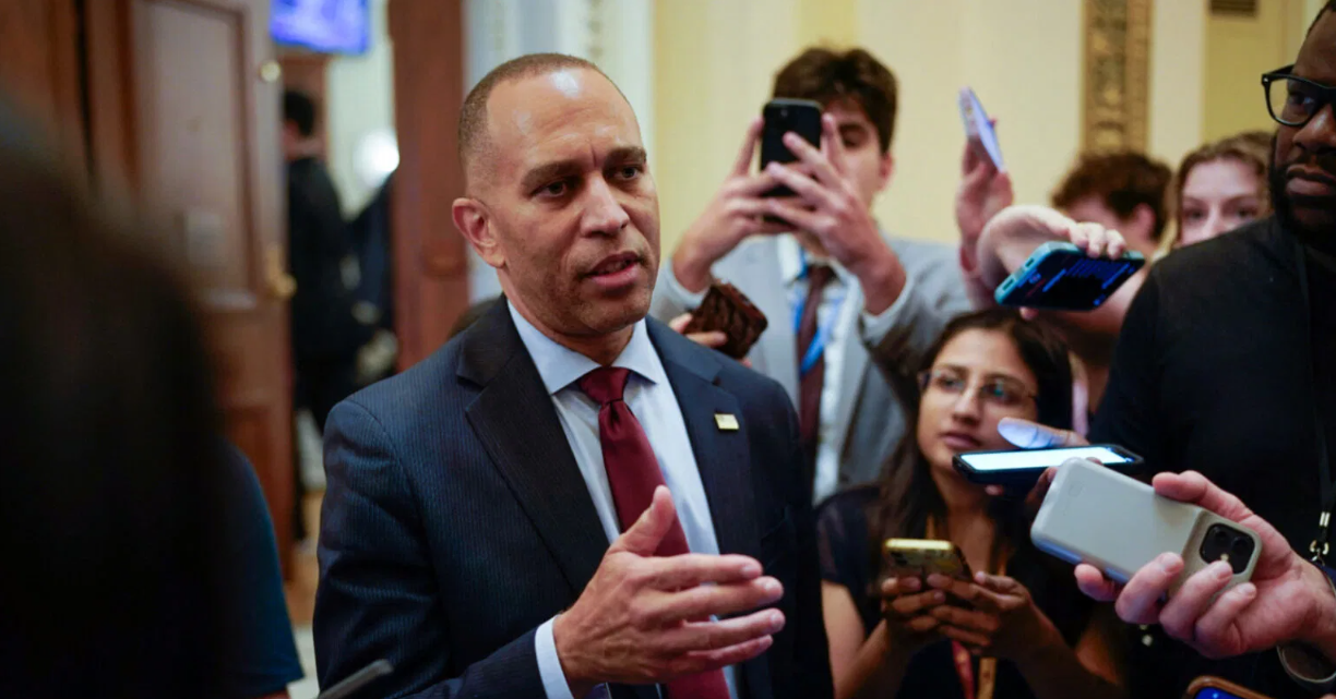 Over 80 House Dem Candidates Revolt Against Jeffries Ahead of Midterms