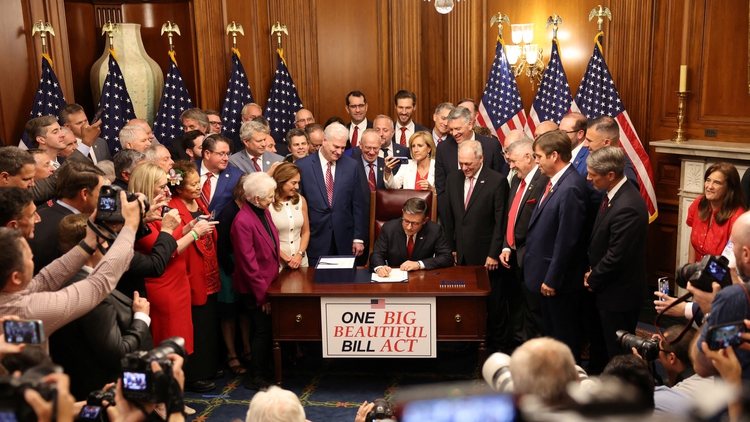 HOUSE APPROVES IT 373-15 – OCASIO-CORTEZ LOSES HER MIND!