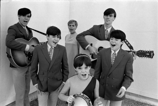 The Cowsills’ ‘The Rain, The Park & Other Things’ – A Sunshine Pop Classic That Defined the 1960s-2