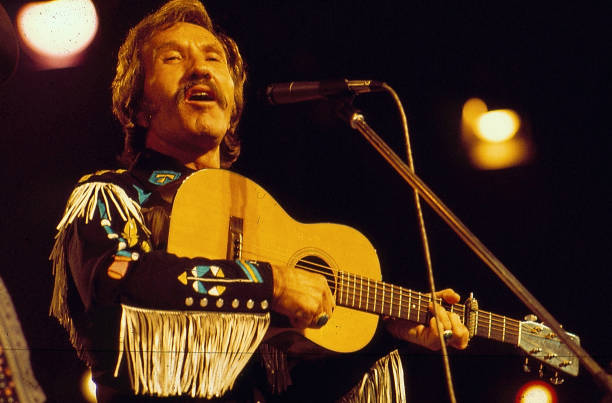 Marty Robbins’ “Am I That Easy to Forget” Redefined Heartbreak Ballads and Cemented His Cross-Genre Brilliance in the Late 1960s