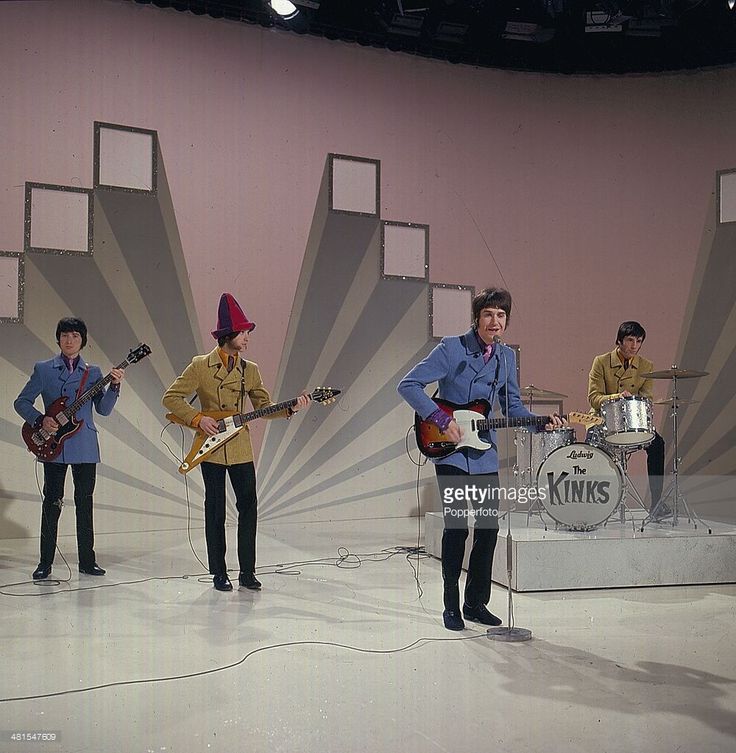 The Kinks’ ‘Sunny Afternoon’ Captures 1966’s Class Tensions and Transforms Pop with Bittersweet Irony