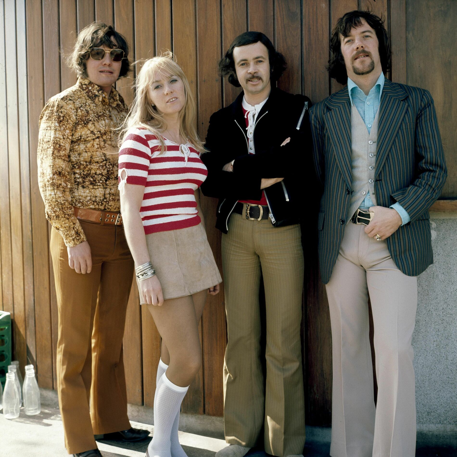 Released in 1971, this cheerful pop hit sounded bright and carefree on the surface… But hidden inside the lyrics was a surprisingly sad story most listeners never noticed.