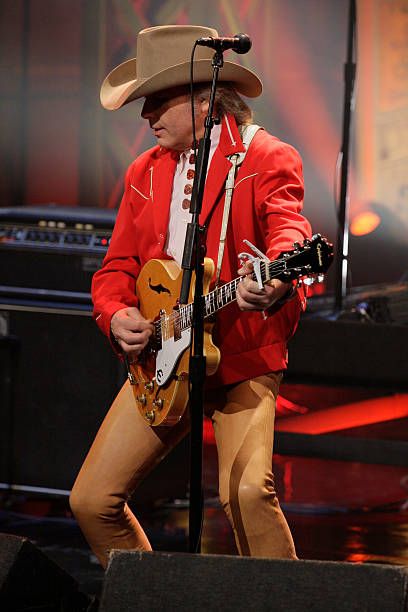 Hear the Heartbreak in Dwight Yoakam’s “I Sang Dixie,” A Truly Sad Country Classic
