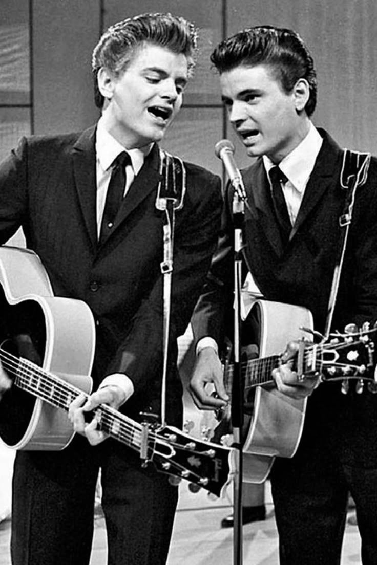 Released in the late 1950s, this gentle melody once ruled the charts with nothing but soft harmonies and quiet longing… yet today, only a few still remember how deeply it could make you feel.