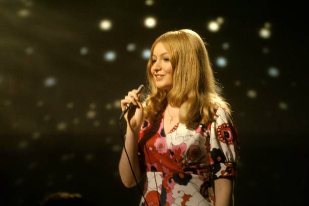 Mary Hopkin’s “Those Were the Days” – A Bittersweet Time Capsule That Captured a Generation