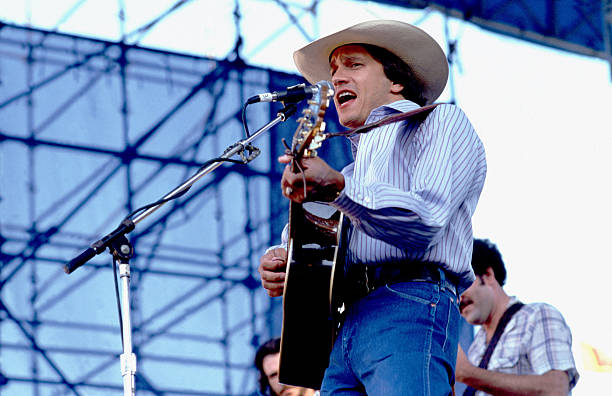 George Strait’s “Amarillo by Morning” Rides Into Country Music History as a Quiet Masterpiece in 1983-2