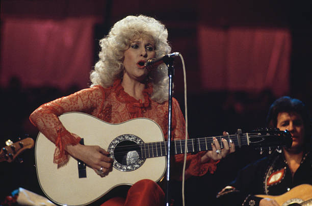 Tammy Wynette’s ‘Stand by Your Man’ Defines Country Music’s Emotional Core and Sparks Cultural Debate in 1968