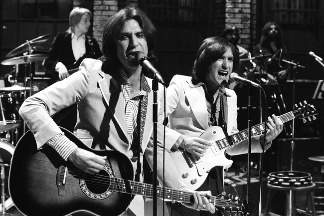 The Kinks’ ‘Sunny Afternoon’ Captures 1966’s Class Tensions and Transforms Pop with Bittersweet Irony