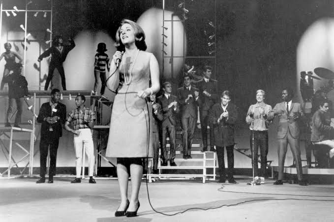 Lesley Gore’s “It’s My Party” Ushers in a New Era of Teenage Pop Drama in 1963