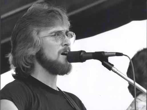 Keith Whitley’s “When You Say Nothing at All” Redefines Country Intimacy in 1988