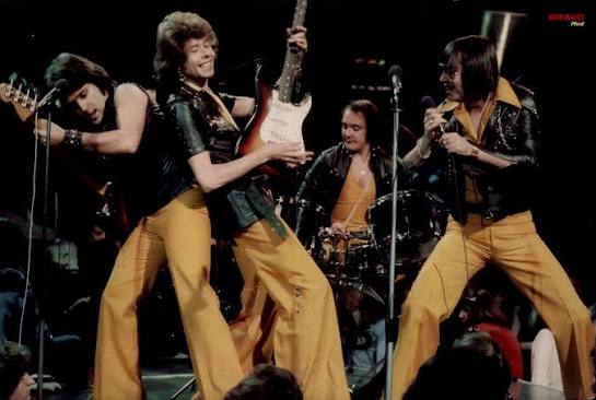 Released in 1974, this glam rock anthem turned dance floors into pure chaos with its unstoppable rhythm and playful energy… And decades later, it still feels impossible to sit still while listening.