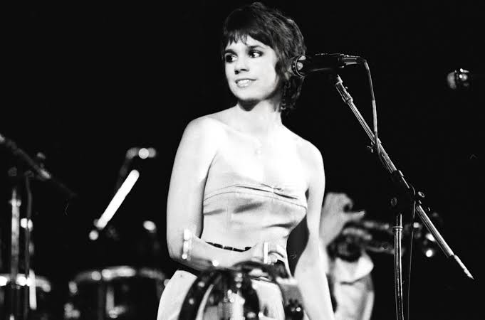 Linda Ronstadt’s “Long, Long Time” Lives On as One of the Most Haunting Ballads of Heartbreak (1970)