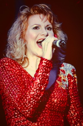 I Will Follow Him — How Little Peggy March Turned a Teenage Voice into a Global Sensation
