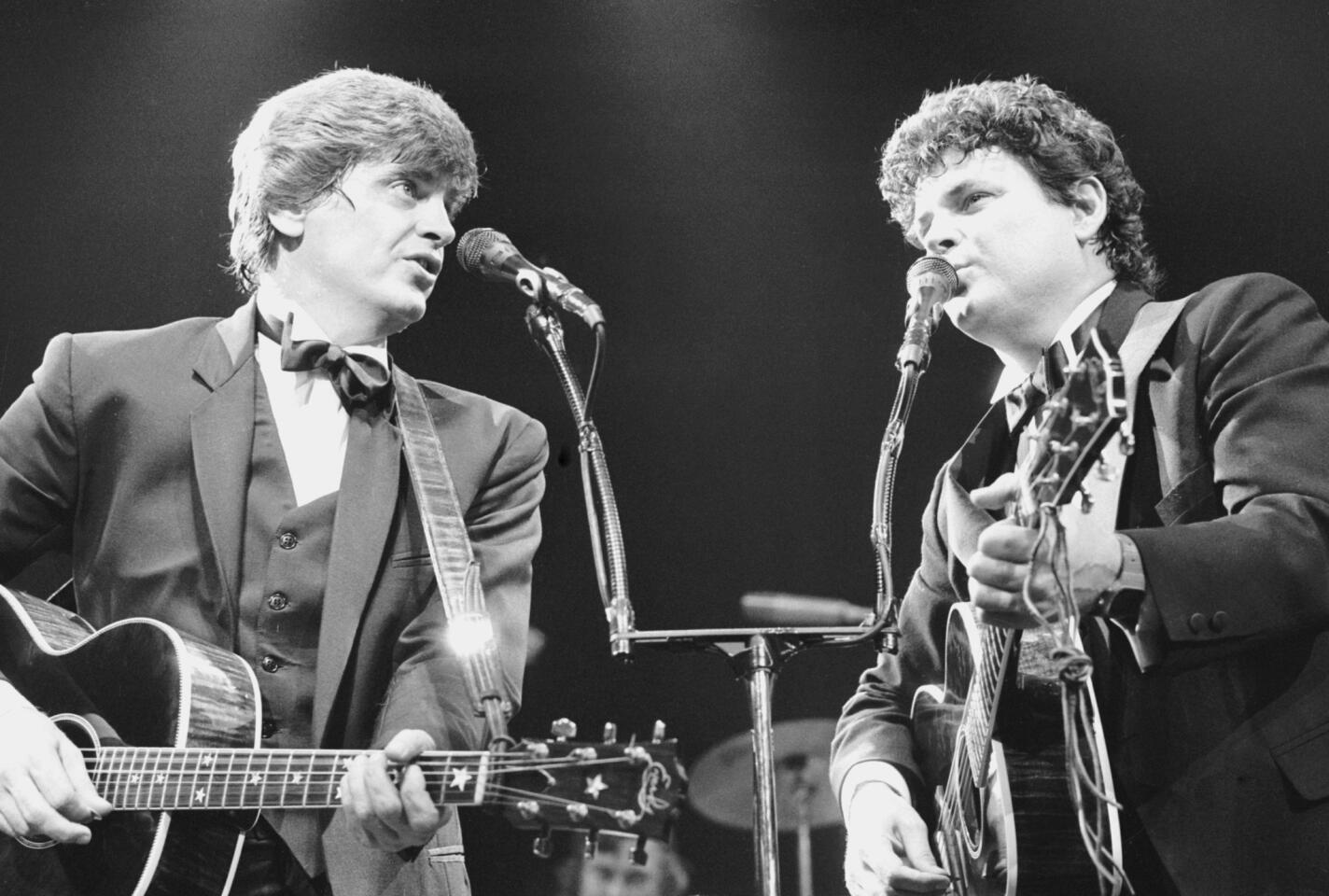 Released in the late 1950s, this gentle melody once ruled the charts with nothing but soft harmonies and quiet longing… yet today, only a few still remember how deeply it could make you feel.