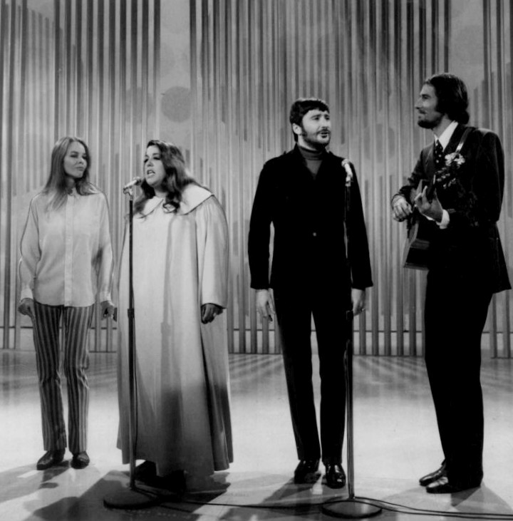 Chasing Sunshine: The Timeless Longing of ‘California Dreamin” by The Mamas & The Papas