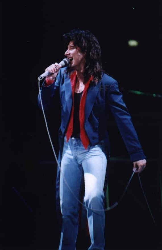 How Steve Perry Gave Voice to Journey’s Life on the Road