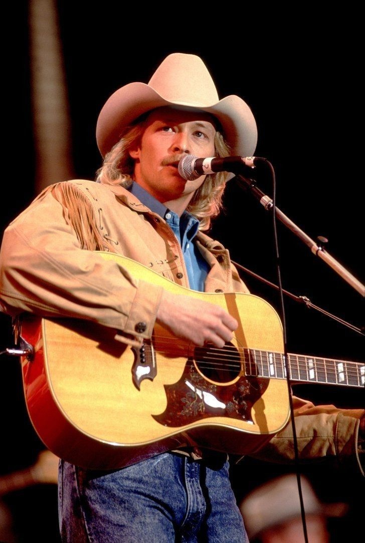 Alan Jackson’s “Chattahoochee”: The 1993 Summer Anthem That Turned Small-Town Memories Into a Country Classic
