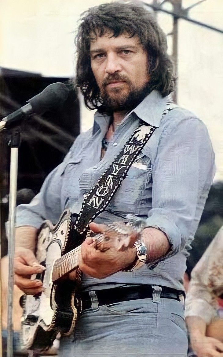 The No. 1 Outlaw Country Anthem Waylon Jennings Didn’t Even Like
