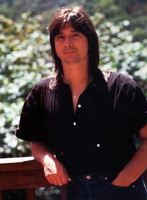 Steve Perry and Journey’s “Don’t Stop Believin’”: The 1981 Anthem That Took on a Life of Its Own