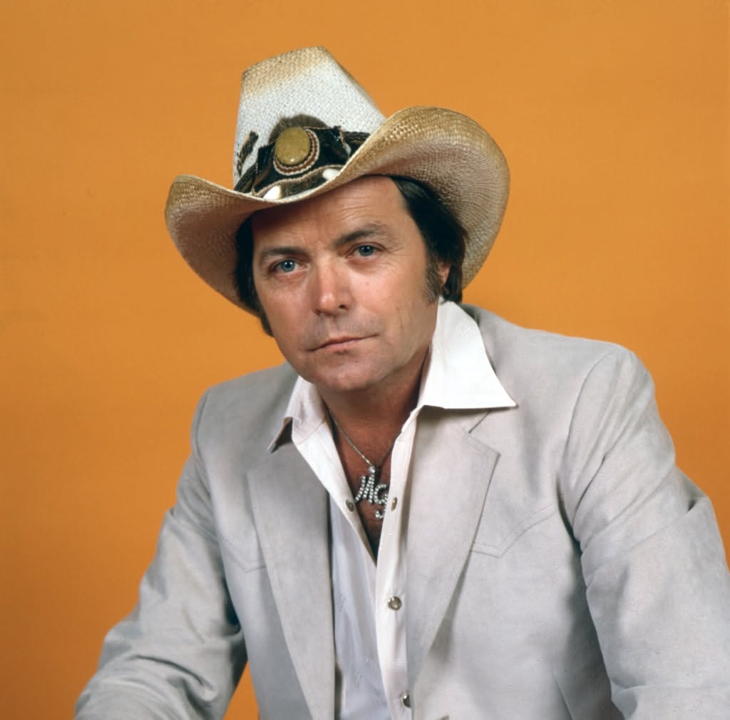 Mickey Gilley’s “Room Full of Roses”: The Unexpected 1974 No. 1 That Changed His Career