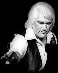 Charlie Rich’s ‘Behind Closed Doors’ Redefined Country Intimacy and Crossover Appeal in 1973