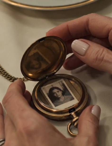 The Girl Placed an Old Watch on the Table—Then the Woman in Gold Stopped Breathing