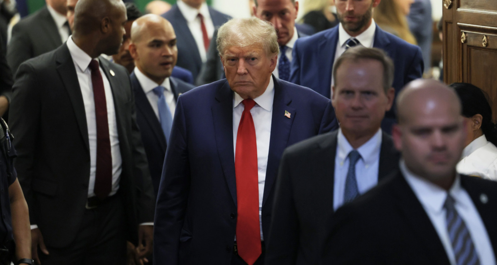 TRUMP GETS ON A PLANE, LEAVES WHITE HOUSE — WHERE HE’S GOING HAS EVERYONE STUNNED