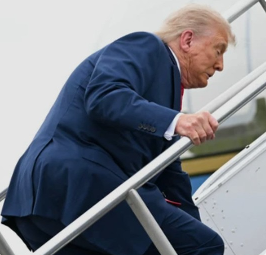 JUST IN: Trump Falls Once More! - White House Doctor Breaks His Silence at Last… See more