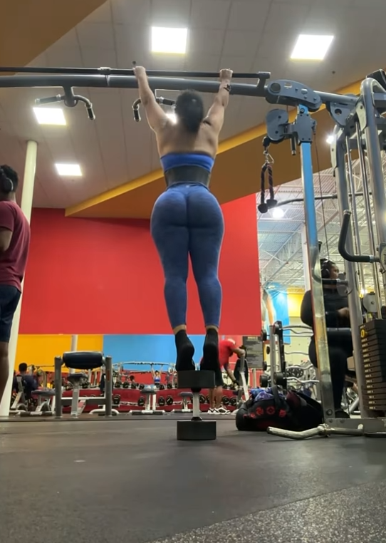 Banesara – La Mujer que Encontró su Fuerza Entre Hierro y Disciplina