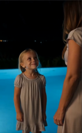 LA NIÑA QUE NO CAYÓ SOLA