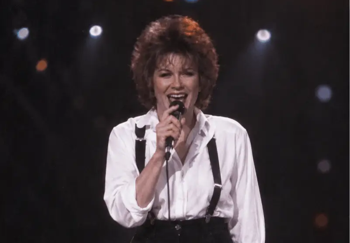 K.T. Oslin’s ‘Do Ya’ Redefined 1980s Country, Infusing the Genre with Fearless Empowerment | xenonews