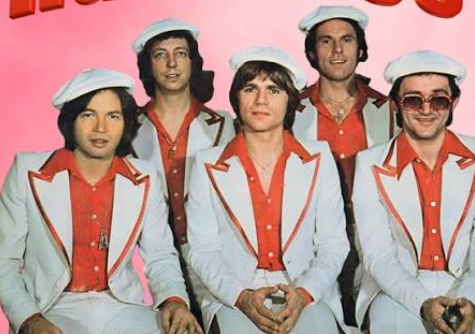 Released in 1974, this irresistible hit brought the sound of the 1950s back to the charts. More than 50 years later, its charm remains impossible to resist. | xenonews