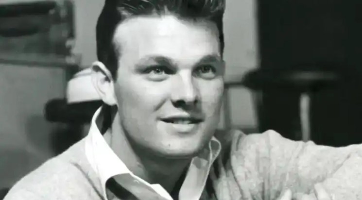 Tommy Roe’s “Sweet Pea” Brings Bubblegum Pop to the Forefront and Captures Teen Spirit in 1966 | xenonews 1