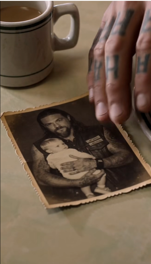 The Boy Who Walked Into a Diner With an Old Photograph—and Called the Most Feared Man in Town “Dad”