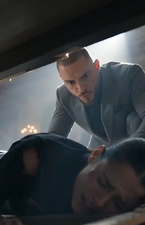 THE MAFIA BOSS RAN THROUGH THE DUST AND FOUND A BLEEDING WAITRESS PINNED BENEATH THE COLLAPSED CEILING AFTER SHE SAVED HIS MOTHER