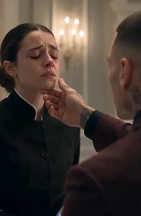 THE MAFIA BOSS ASKED WHAT HAPPENED TO NORA’S HANDS AND HEARD SHE HAD REFUSED TO GIVE THE REAL STONES BACK TO VANESSA