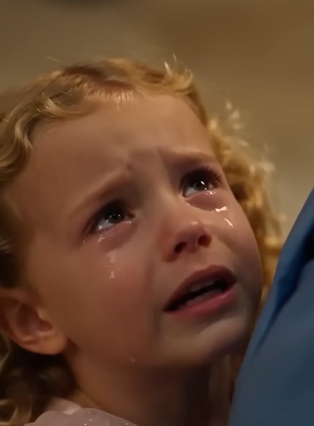 THE LITTLE GIRL RECOGNIZED HER REAL MOTHER