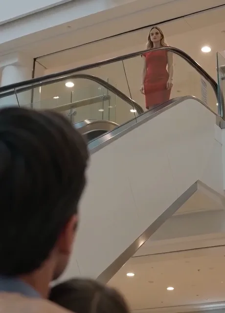 She Thought the Mall Camera Was Broken—Then Everything She Planned Began to Unravel
