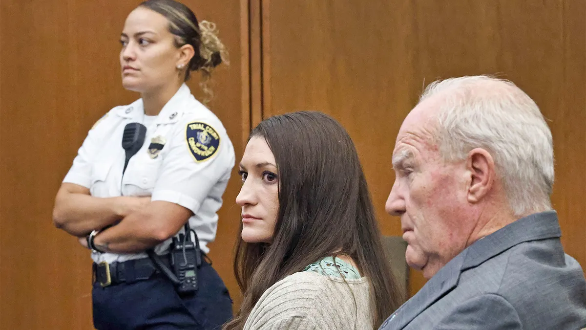 THE ULTIMATE JUDICIAL EARTHQUAKE: Lindsay Clancy’s Defense Attorney Files a Shocking, All-Out Demand to Permanently Erase the Historic Murder Trial—Triggering a Cataclysmic Legal War, Wild Jury Room Brawls, and a Desperate Bid to Smash the Gavel Down Before a Retrial Can Ever Begin!