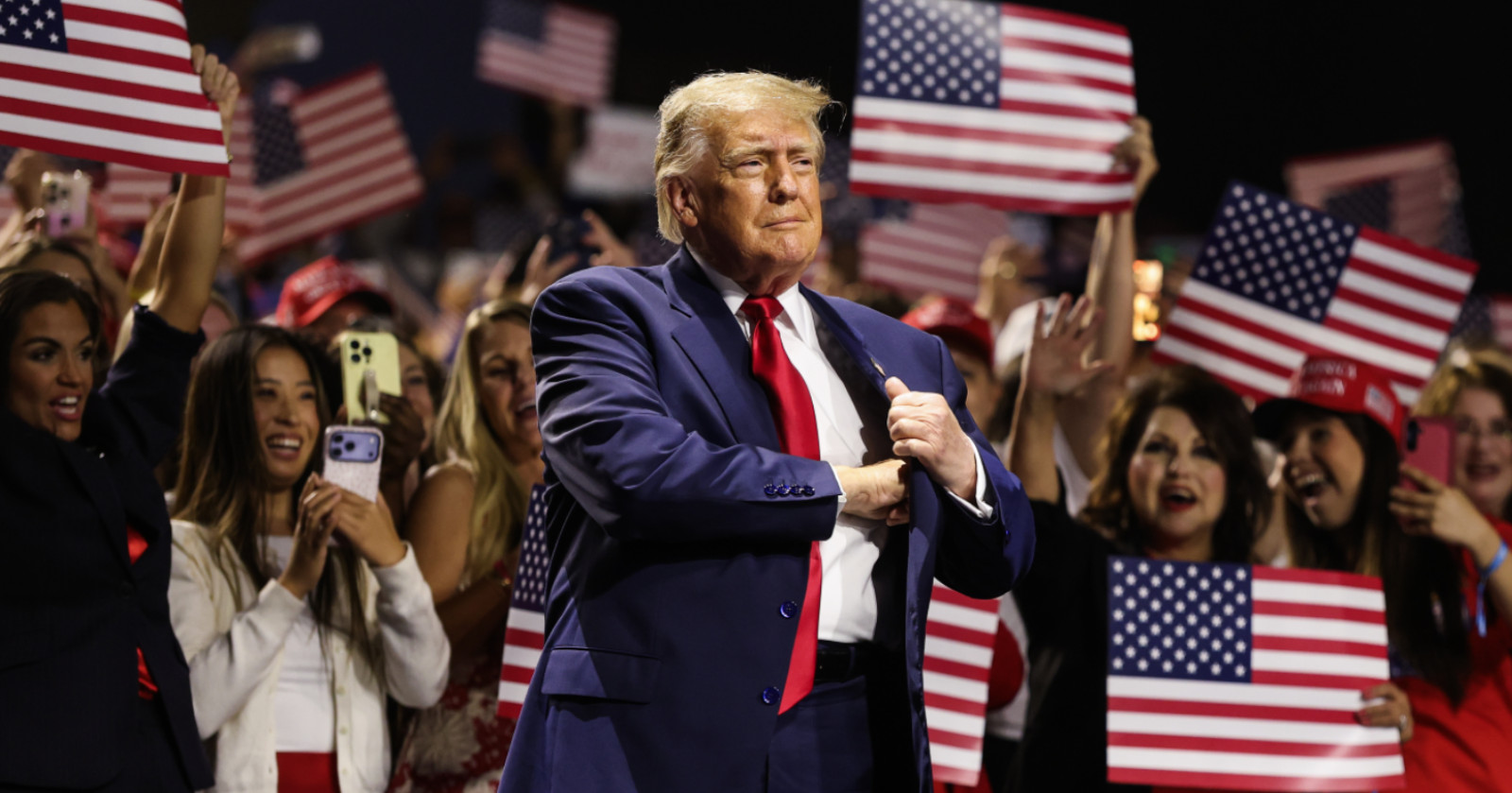 THE ULTIMATE CASH-GRAB SCANDAL OR A SAVIOR’S WINDFALL? Trump Drops a Massive $500 Obamacare Refund Bomb Just Weeks Before the Midterms—Triggering an All-Out Political Civil War, Enraged Critics Screaming 'Bribe,' and Millions of Furious Citizens Left Out in the Cold!