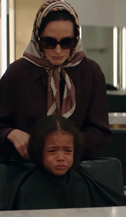 She Paid $1,000 Cash to Bleach a Four-Year-Old’s Hair—Then the Stylist Saw What Was Written on Her Shoe
