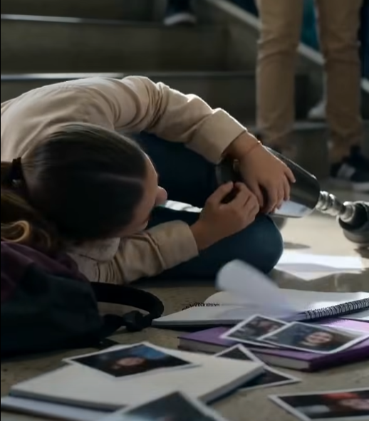THE BULLY SHOVED THE GIRL WITH A PROSTHETIC LEG DOWN THE SCHOOL STAIRS, BUT THE PHOTOGRAPHS THAT FELL FROM HER BACKPACK REVEALED WHY HER MOTHER HAD BEEN DECLARED DEAD
