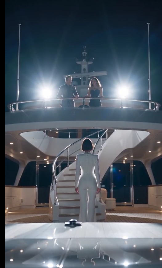 **MY HUSBAND HAD ME THROWN OUT OF OUR LUXURY RESORT WHILE HIS MISTRESS RELAXED IN MY PENTHOUSE... BUT HE NEVER KNEW THE ENTIRE EMPIRE HAD BELONGED TO MY FAMILY LONG BEFORE HE WAS EVER PART OF IT.**