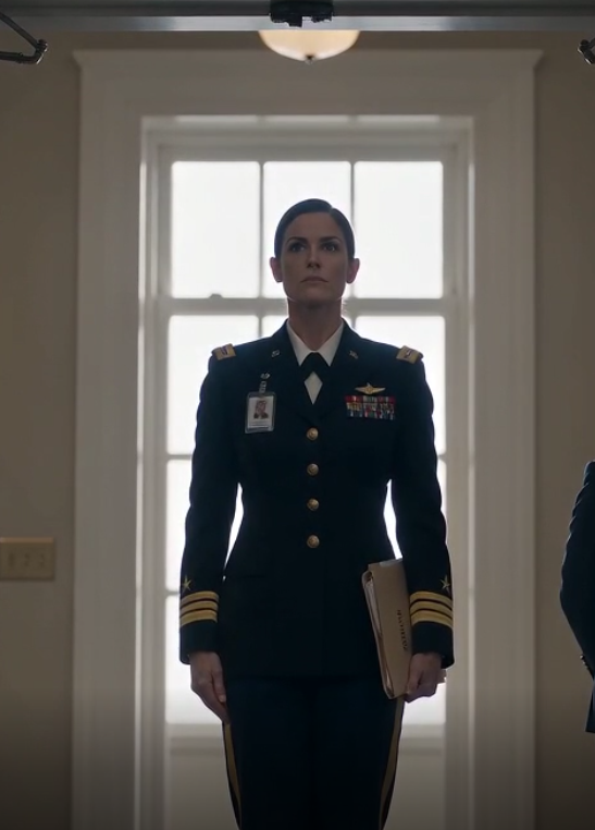 The courtroom doors opened… and the daughter they buried walked in wearing the uniform they said she had disgraced.