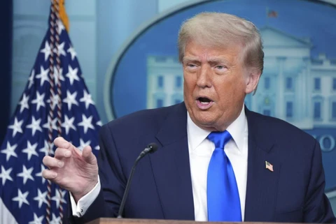 Questions Swirl After Viral Claims About Trump and Air Force One